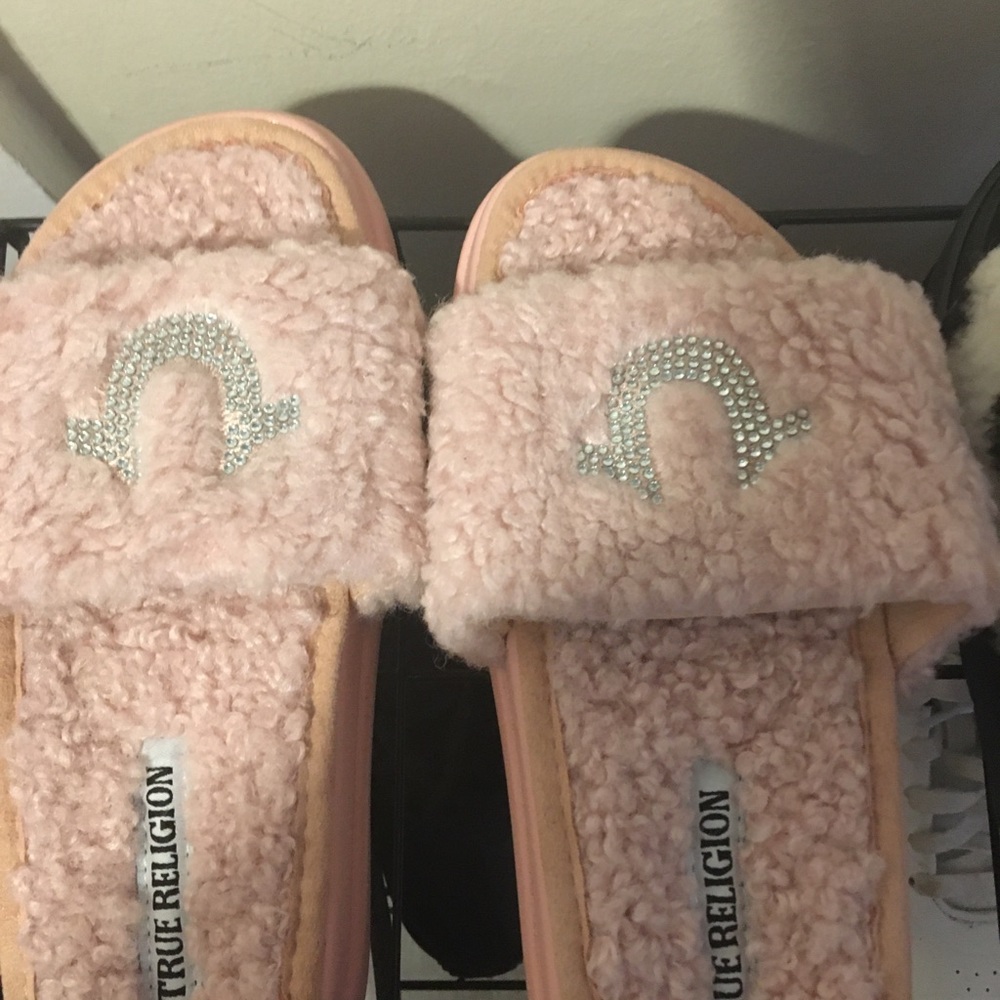 True Religion - Picture 3 of 5